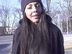 Das Tittenteen zeigt outdoor alles